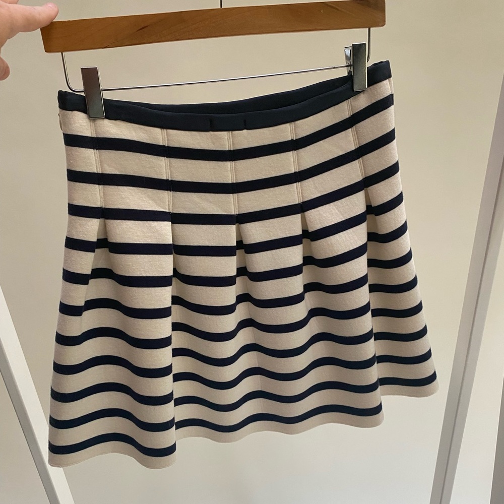 Gap Navy & Off White pleated skirt